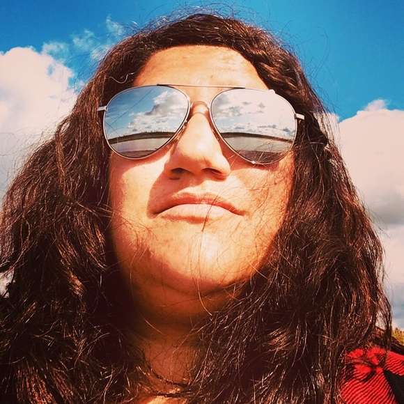 Meet your Posher, Amanda - Picture 3 of 3